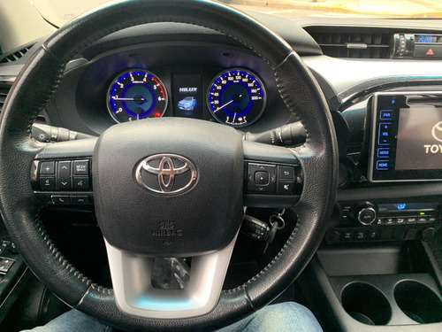 Imagen 9 de 13 de Toyota Hilux 2.8 Cd Srv 177cv 4x4 At