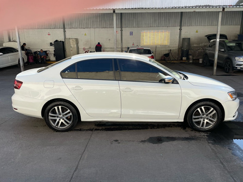 Volkswagen Jetta 2.0 Live Mt