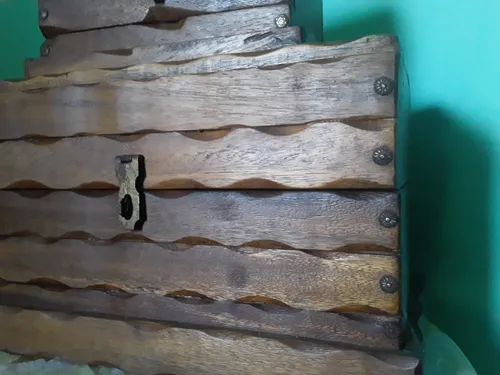 Baul De Madera (saman)