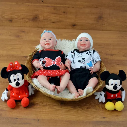 Bebe Reborn Gêmeos Casal 100% Silicone Bolsa 36 Acessórios : :  Brinquedos e Jogos