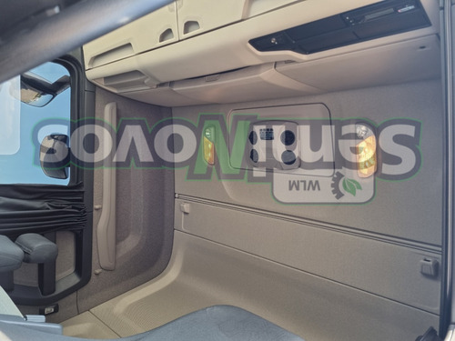 Imagem 9 de 15 de Scania Trucado R 450 6x2 2019/2020 - Teto Alto