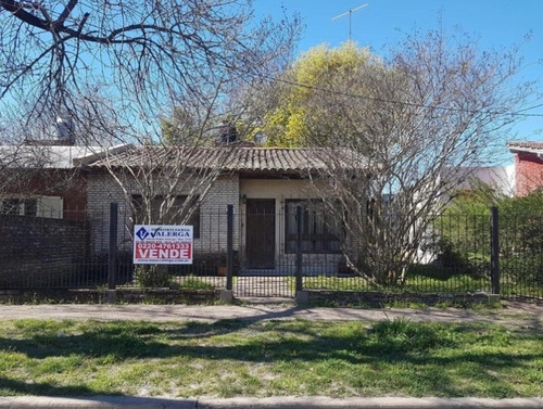 Imagen 1 de 9 de Casa Con Importante Terreno En General Las Heras Bs As