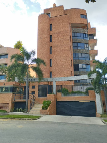 Sky Group Vende En Exclusiva Apartamento  Completamente Amoblado Y Equipado Con Excelente Ubicación En Trigaleña Baja
