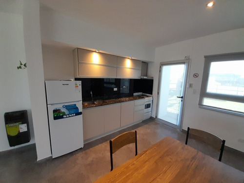 Imagen 5 de 10 de Duplex A Estrenar De 3 Ambientes Con Cochera.