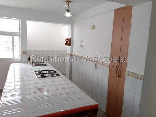 Naudy Escalona & Maribel Morillo Asesores Inmobiliarios De Rentahouse Venden Cómodo Apartamento En Zona Este De Barquisimeto