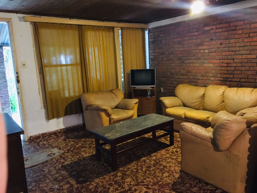 Imagen 5 de 13 de Casa De Dos Dormitorios En Balneario Santa Ana A Dos Cuadras De La Playa Con Amplio Jardín Al Frente