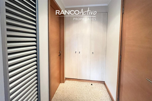 Casa En Venta En Los Arrayanes, Isla Teja Sur, 3 Niveles