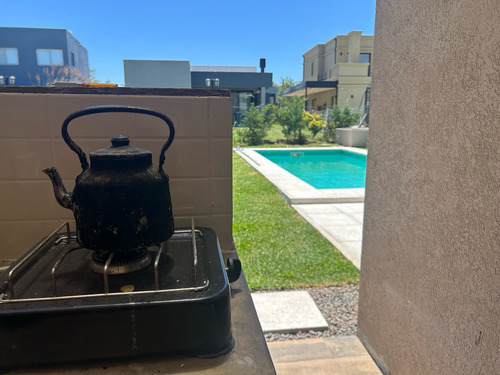 Venta Casa 4 Ambientes + Oficina - Barrio Privado Santo Tomas
