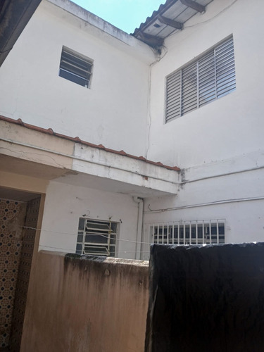 Duas Casas À Venda Ótima Localização Na Penha!