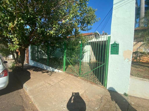 Imagem 1 de 6 de Venda De Casas / Padrão Na Cidade De Araraquara 11359