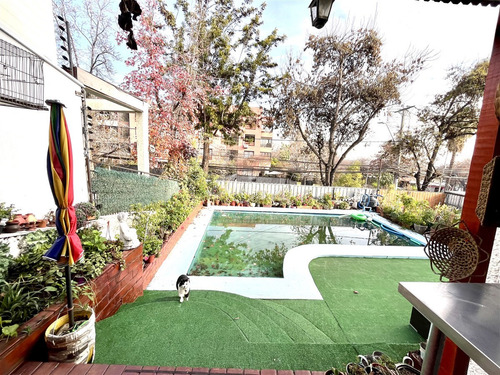 Casa En Venta De 5 Dorm. En Las Condes