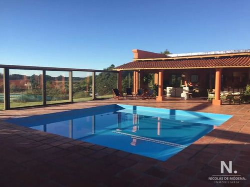 Chacra De 6 Dormitorios, Con Piscina En Venta Enla Barra.