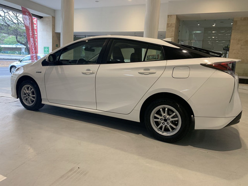 Imagen 11 de 15 de Toyota Prius 2016 1.8 Base Hibrido At