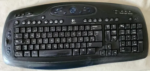 Teclado Logitech Modelo Canada 210 P/ Repuesto (Usado)