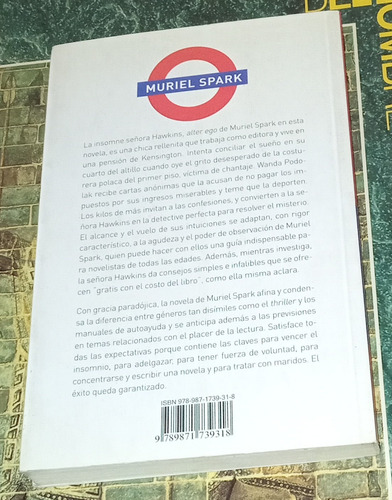 Muy Lejos De Kensington - Muriel Spark (Usado)