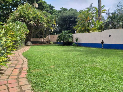 Imagen 20 de 30 de Se Vende Hermosa Casa Colonial 550m2 7h/6b/4p La Lagunita 7108