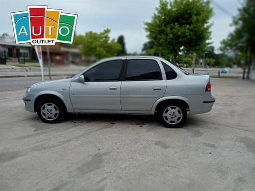 Chevrolet Corsa Super 2011 Gris Plata 4 Puertas