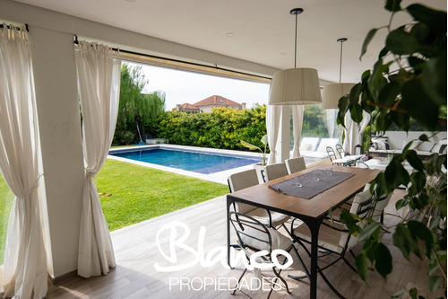 Casa En Venta En La Lomada, Pilar - Desarrollada En Tres Plantas!