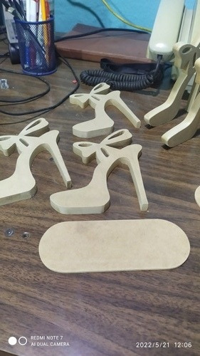 Imagen 3 de 4 de Bellas Zapatillas Recuerdos Para 15 Años, En Mdf