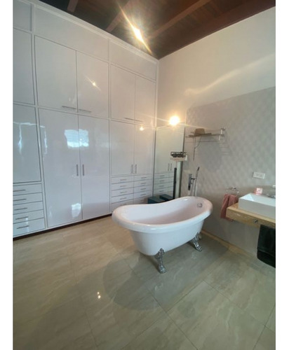 Vendo O Alquilo Casa 800m2 4h+s/8b/6p Prados Del Este 6395