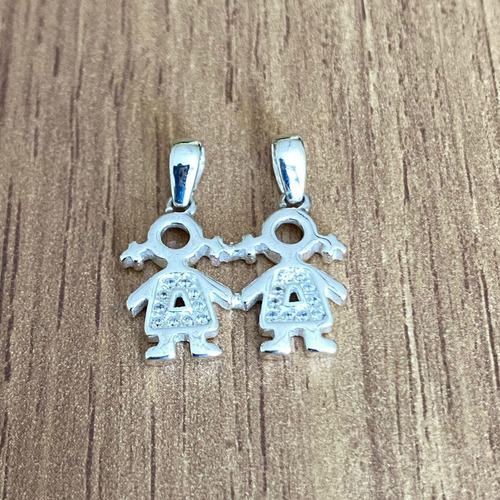 Imagen 4 de 10 de Dije 2 Niñas Con Circonias Y Plata .925 Agálea Joyería