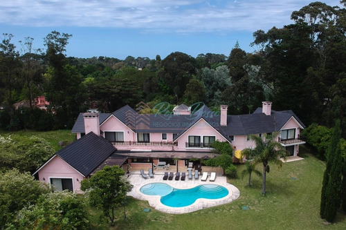 Casa En Golf, 6 Dormitorios *- Ref: 6099