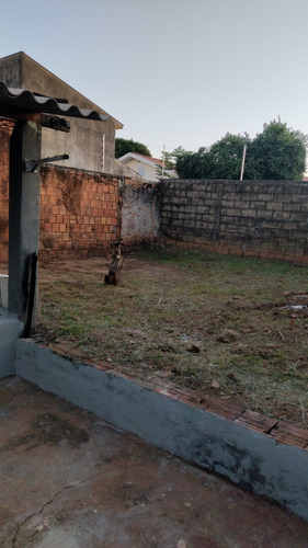 A Casa Tem 2 Quarto , 1 Banheiro