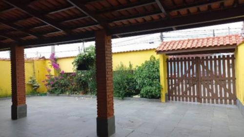 Imagem 10 de 18 de Casa No Bairro Grandesp, Em Itanhaém, Litoral Sul De São Paulo, Localizado Lado Praia, Ficando À 800 Metros Do Mar. Imóvel Com 360 M² De Área Total, Sendo 180 M² De Área Construída. Possui Churrasquei