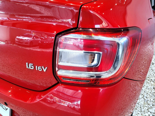 Imagen 7 de 16 de Renault Logan Privilege Full 1.6n | 2018