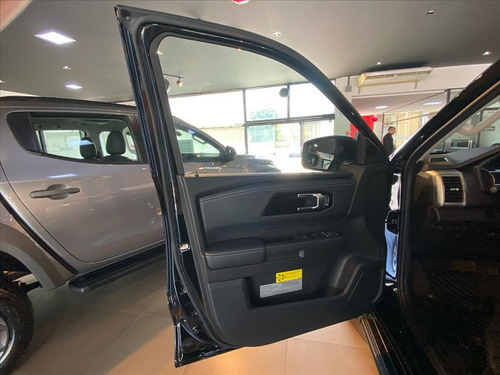 Mitsubishi Triton 2.4 BITURBO DIESEL CD HPE 4X4 AUTOMÁTICO
