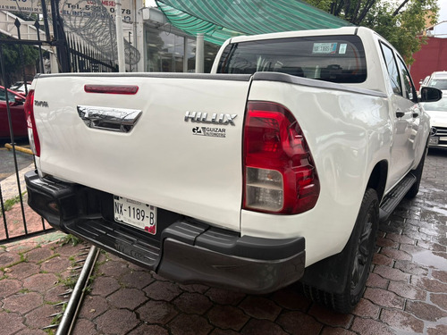Toyota Hilux 2.7 Cabina Doble Sr Mt