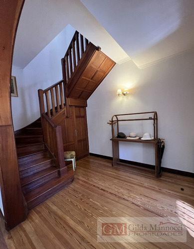Casa De 2 Pisos, 3 Dormitorios, 4 Baños, En Venta En Pocitos