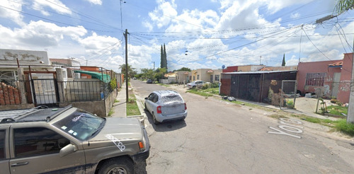 Venta De Casa, Calle Yoro Fraccionamiento Hacienda Santa Fe, Tlajomulco De Zuñiga, Jalisco, Remate Bancario-jmjc89