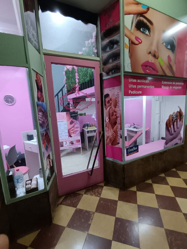 Local Dos Niveles / Uñas, Masajes Y Belleza / A Pasos Metro