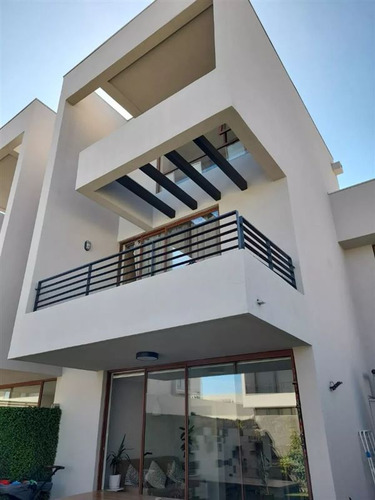 Casa En Venta De 3 Dorm. En Colina