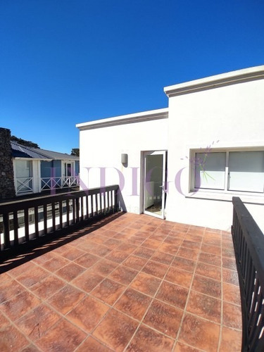 Muy Buena Casa En Alquiler A Pasitos Del Agua En Montoya, 5 Dormitorios .- Ref: 208
