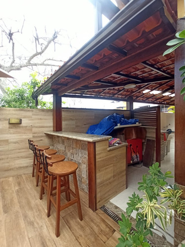 Ótima Casa Completa, Arejada Em Local Privilegiado.