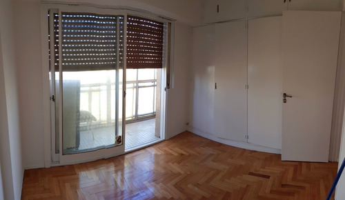 Imagen 6 de 14 de Castro Al 1700 Entre Salcedo E Inclán, Boedo. Piso 3. Al Frente Con Balcón Corrido A La Calle. 3 Ambientes. 2 Dormitorios. Superficie 68 M2. Cochera Fija Y Cubierta. Cocina Grande Con Lavadero