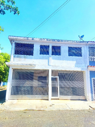 Casa-quinta En San Diego, Resd Villa Maporal, Frente Av Julio Centeno. Plc-969