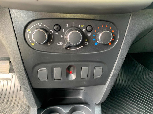 Imagem 9 de 12 de Renault Logan 2020 1.0 12v Authentique Sce 4p