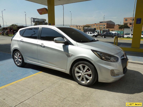 Imagen 3 de 15 de Hyundai I25 Accent Gl