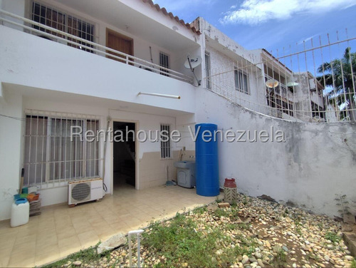 Oportunidad Única, Townhouse. Jmpf