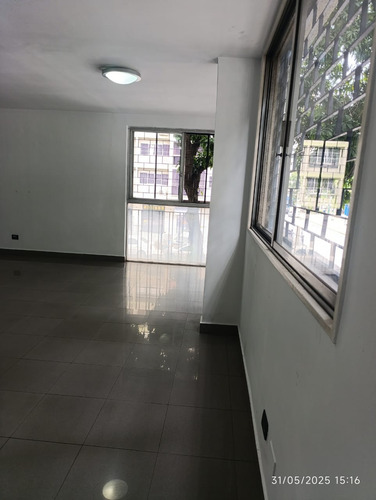 Se Alquila Espectacular Apartamento En Los Palos Grandes 2 Habitaciones Con Baño, Se Alquila Sin Muebles, Pero Se Puede Amoblar