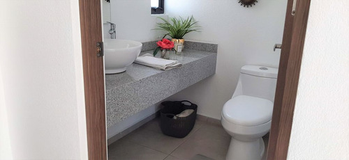 Casa Nueva En Venta En Fraccionamiento Con Áreas Verdes En Toluca, A Unos Metros De La Av. López Portillo.
