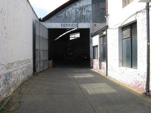 Arriendo Amplia Bodega Con Oficina