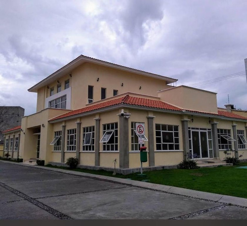 Casa Venta En Metepec En Residencial Con Vigilancia Y Control De Acceso A 5 Min De Galerías Metepec Con Alberca, Gym Y Padel.