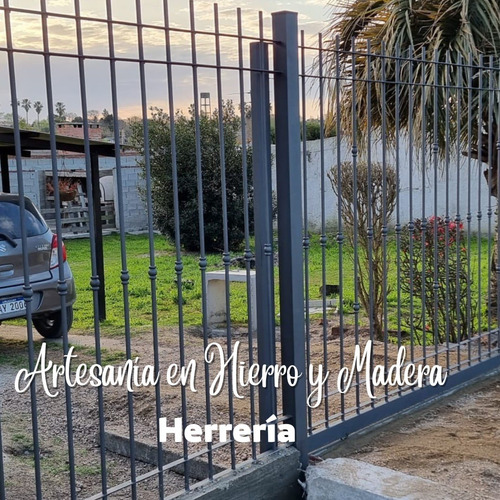 Imagen 7 de 12 de Rejas Puertas Rejas Y Cerramientos En Hierro Y Madera