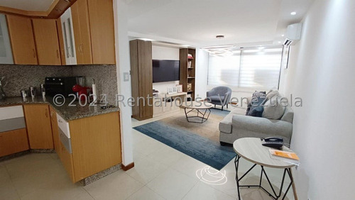 Apartamento En Venta Mls #24-24368 Este Encantador Apartamento En Venta Ofrece Un Ambiente Acogedor Y Moderno. Con Una Cocina Actualizada De Concepto Abierto Con Electrodomésticos De Acero Inoxidable