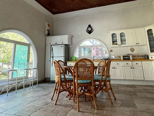 Venta De Casa En Cuernavaca, Col. 3 De Mayo, 2400 Mts