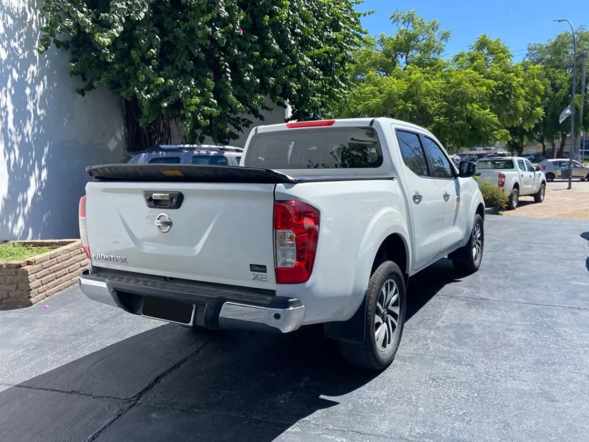 Nissan Frontier 2.3 Le Cd 4x2 Mt